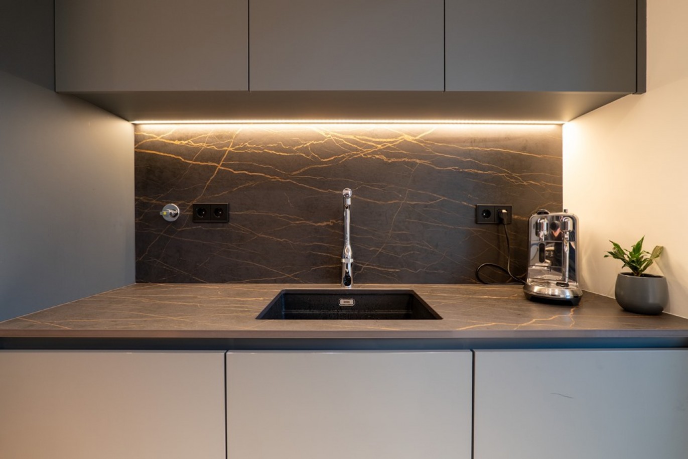 Apartamento T4 com varandas para venda no centro do Porto_354492