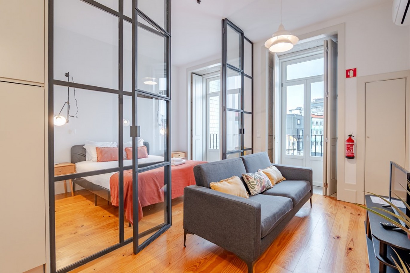 Estudio con balcón en Alojamiento Local en venta Baixa do Porto, Portugal_354531