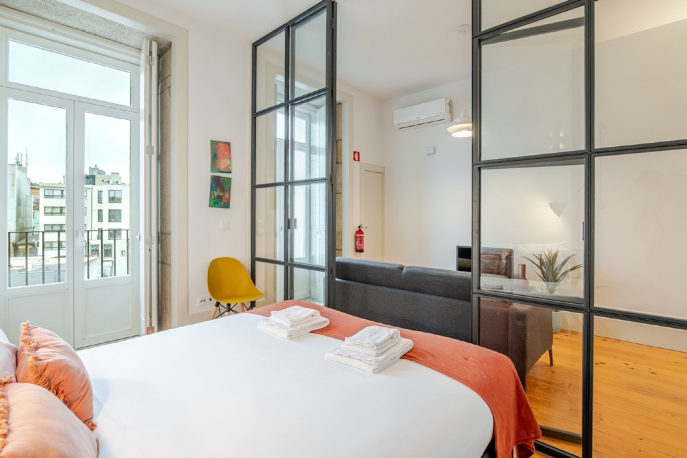 Estudio con balcón en Alojamiento Local en venta Baixa do Porto, Portugal_354544