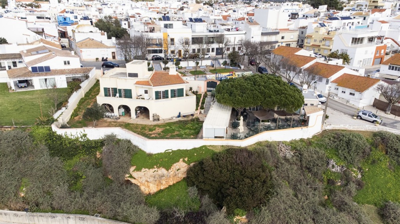 Fantastic Property with sea views for sale in Alvor, Algarve, Portugal_354554