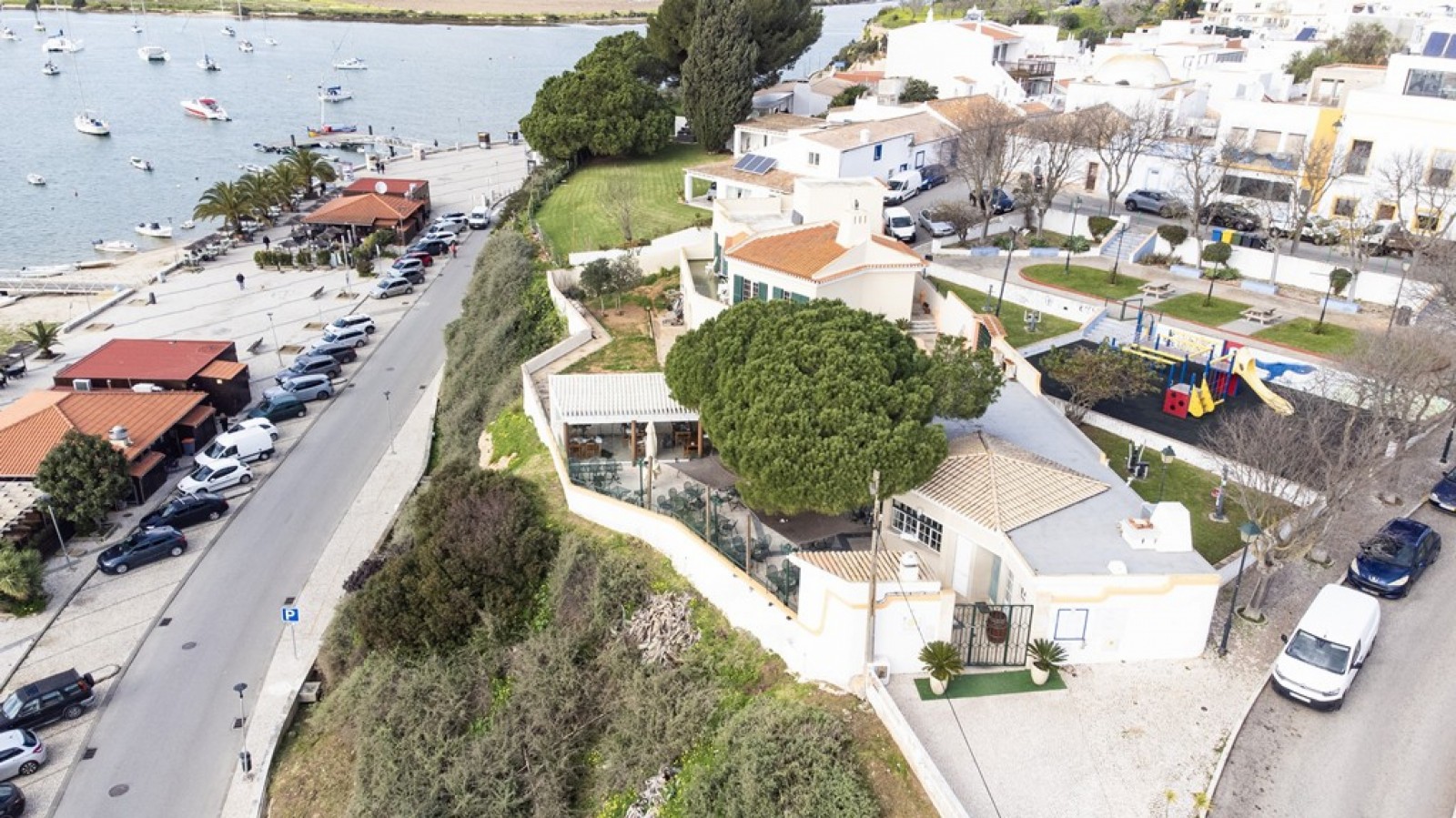 Fantastic Property with sea views for sale in Alvor, Algarve, Portugal_354555