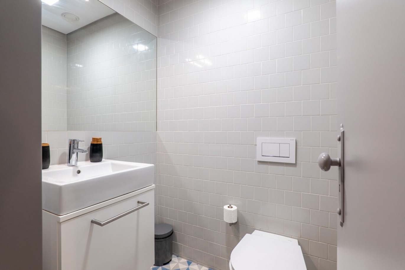 Zwei-Zimmer-Wohnung in Local Accommodation im Zentrum Porto, Portugal_354725