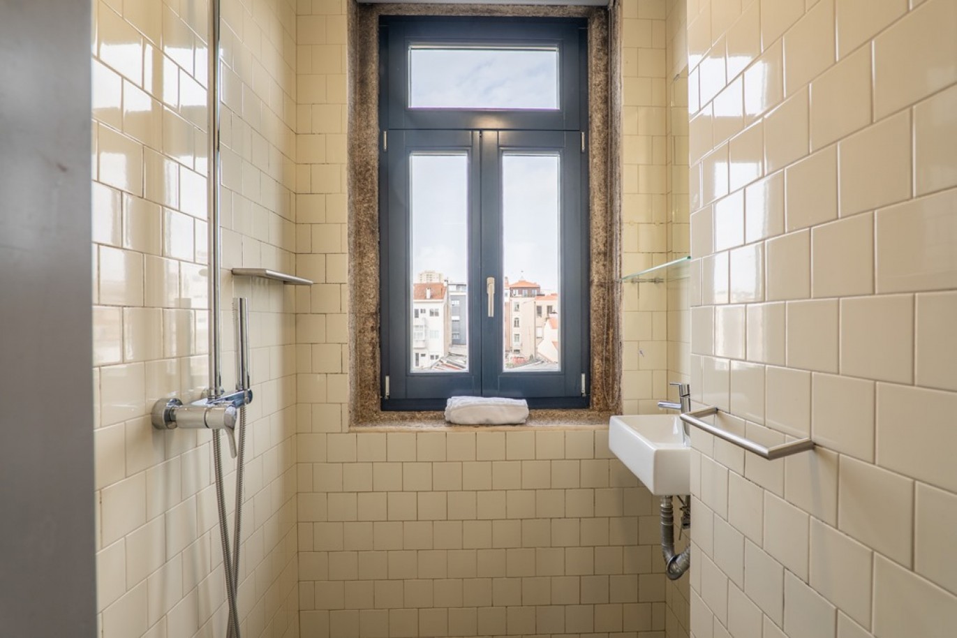 Zwei-Zimmer-Wohnung in Local Accommodation im Zentrum Porto, Portugal_354740