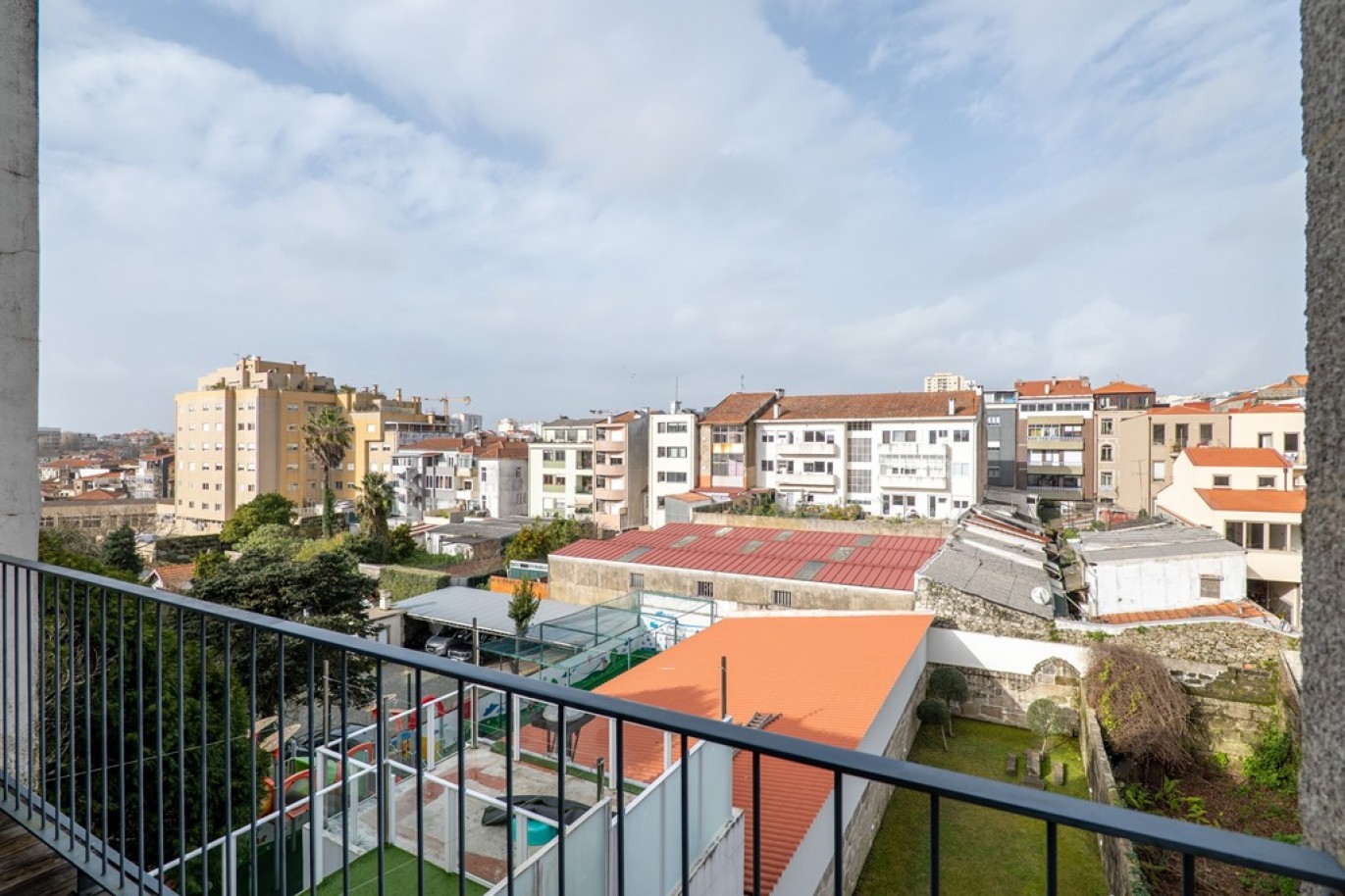 Zwei-Zimmer-Wohnung in Local Accommodation im Zentrum Porto, Portugal_354745