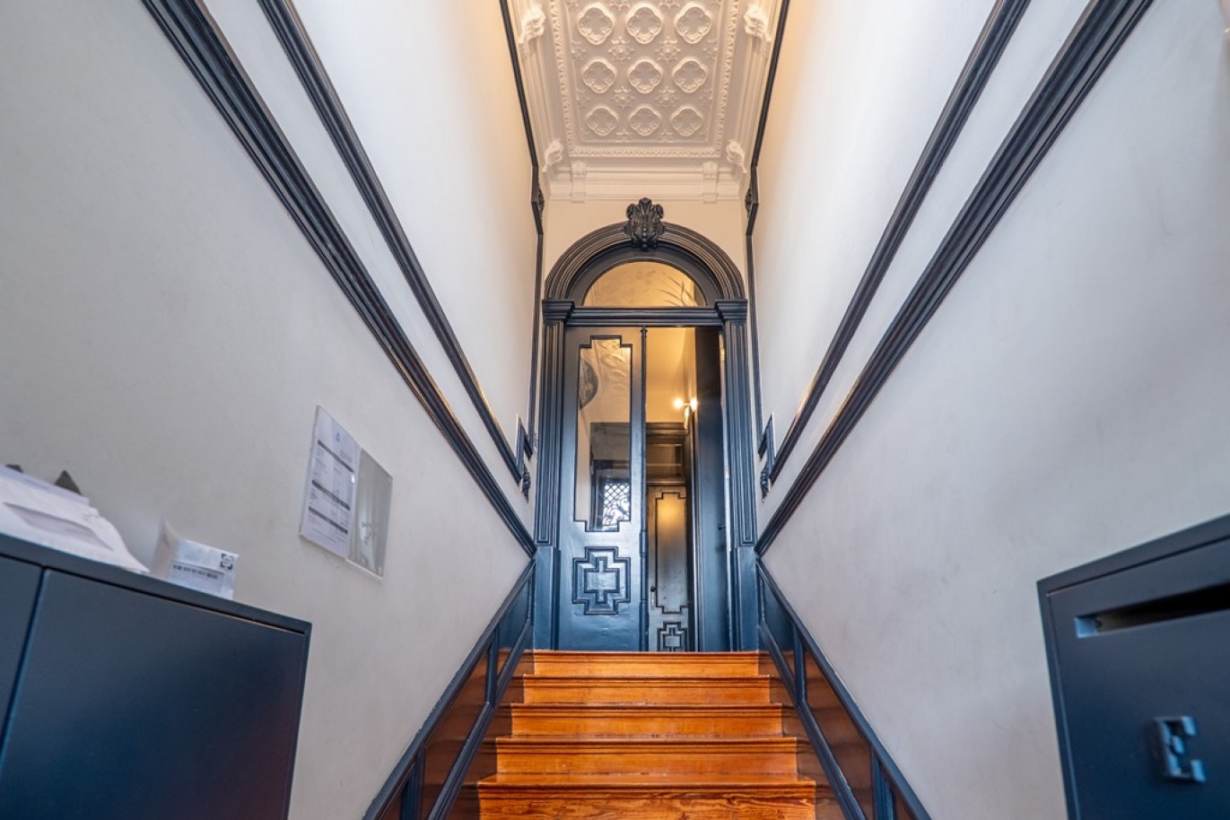 Zwei-Zimmer-Wohnung in Local Accommodation im Zentrum Porto, Portugal_354761