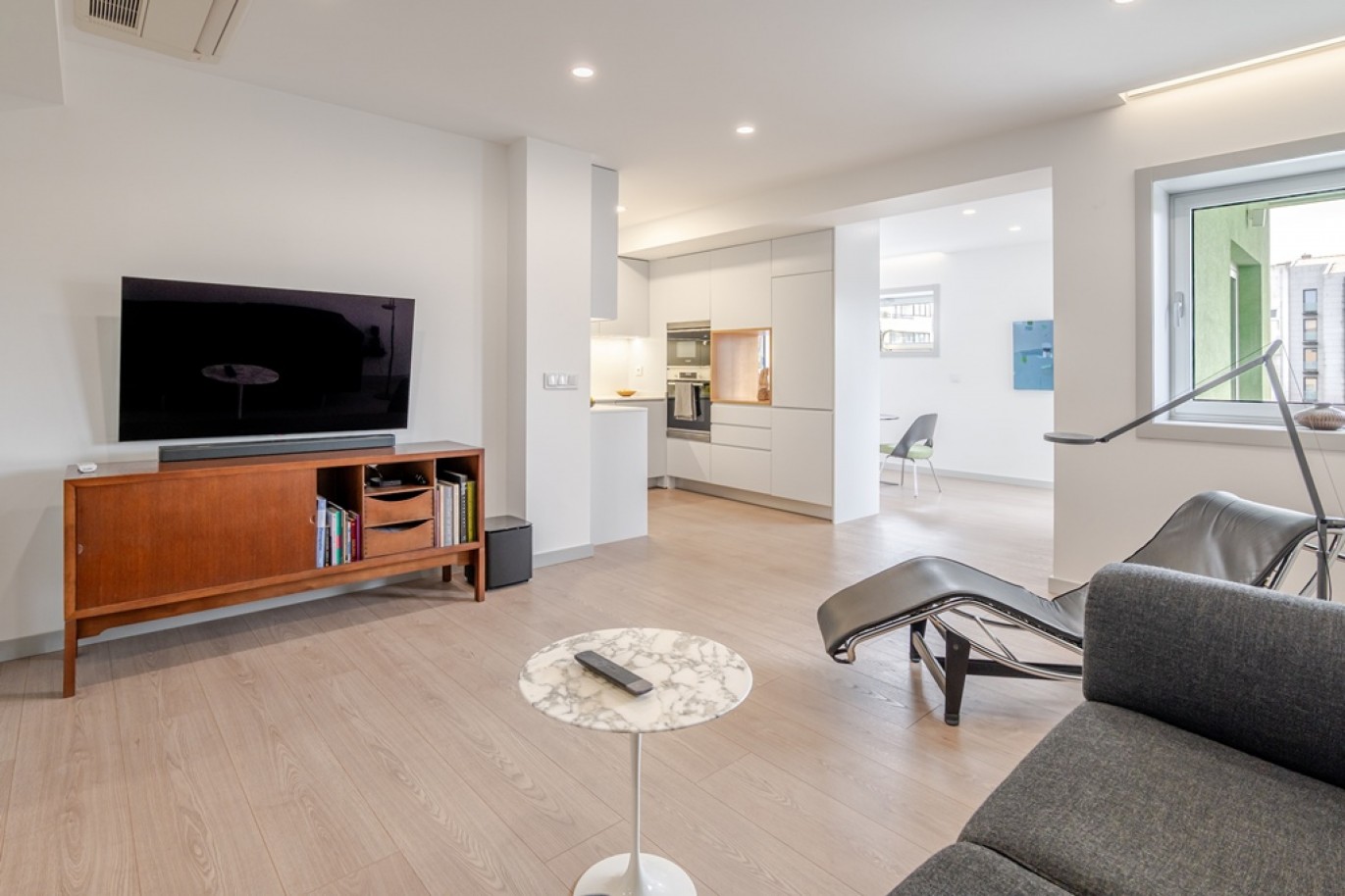 Two bedroom flat with balcony for sale in center of Porto, Portugal_357043