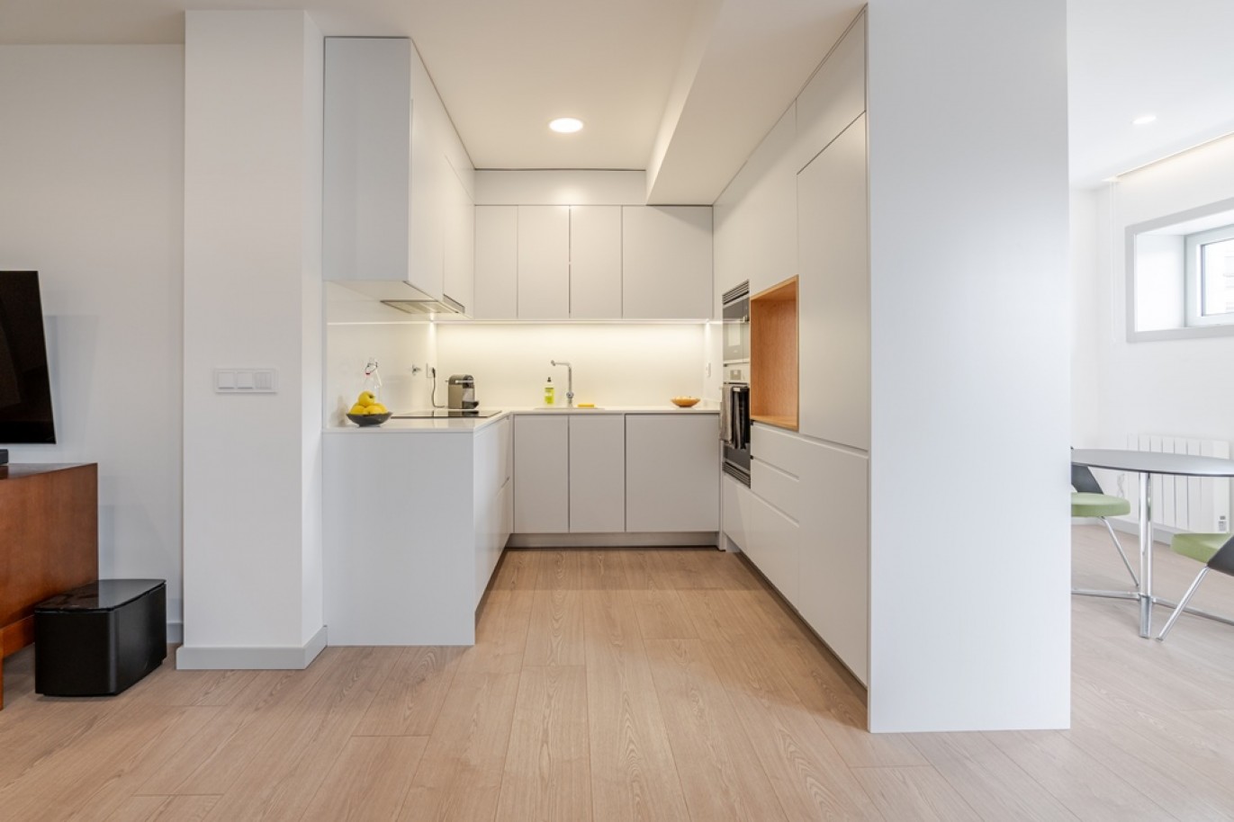 Two bedroom flat with balcony for sale in center of Porto, Portugal_357045