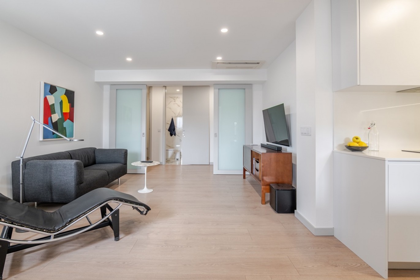 Two bedroom flat with balcony for sale in center of Porto, Portugal_357048