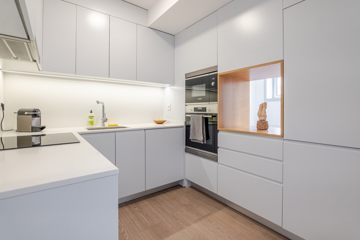 Two bedroom flat with balcony for sale in center of Porto, Portugal_357051