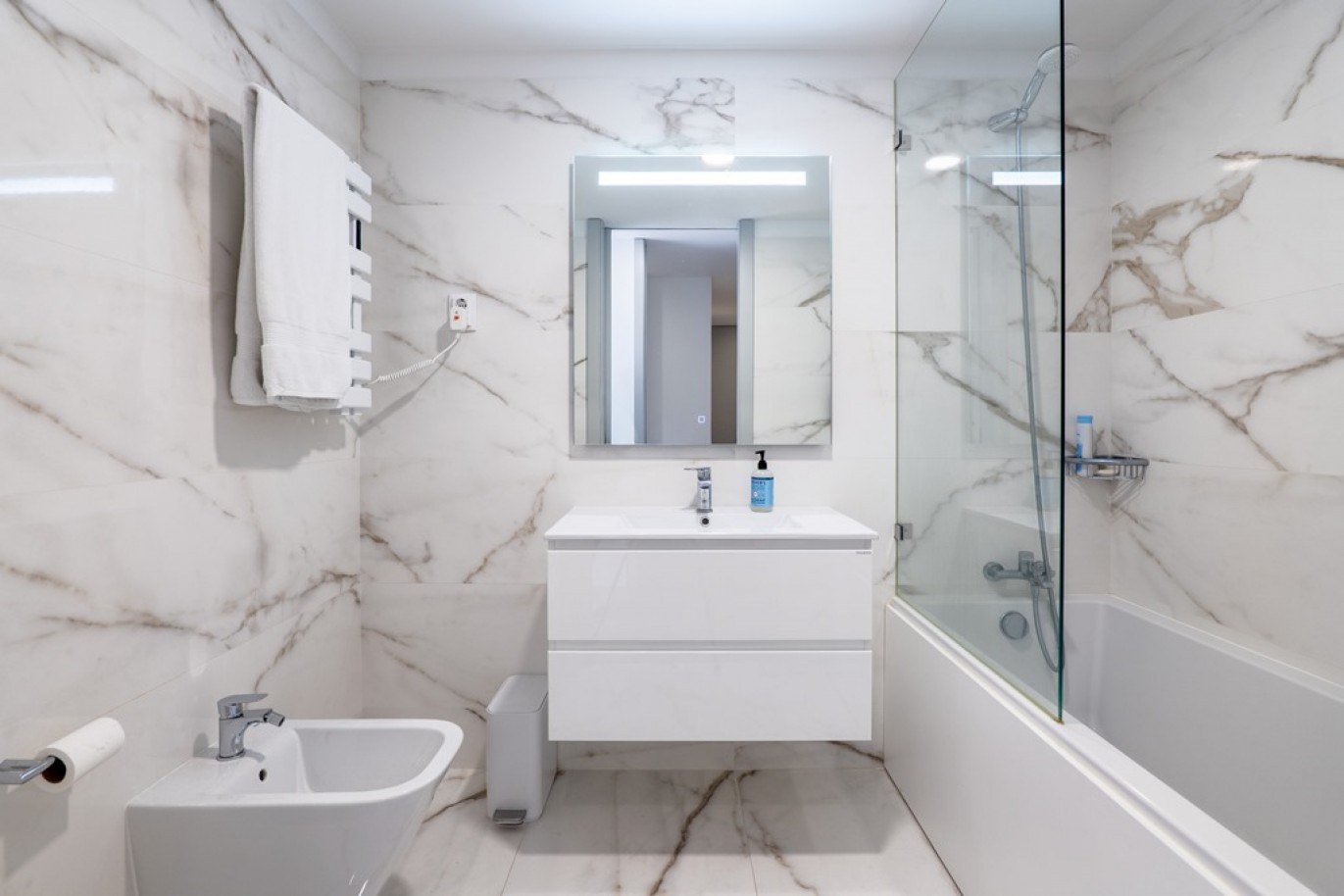 Two bedroom flat with balcony for sale in center of Porto, Portugal_357055