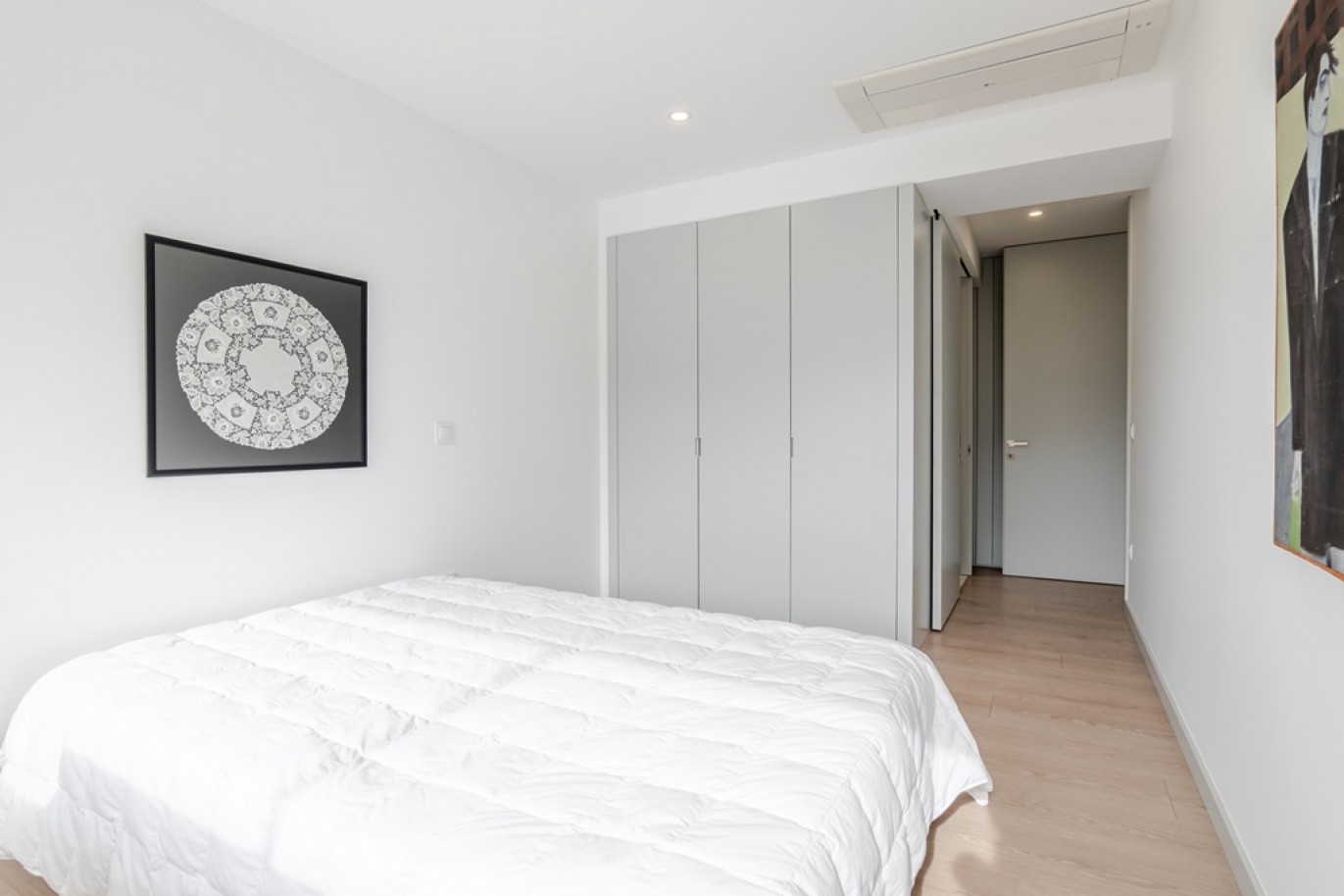 Two bedroom flat with balcony for sale in center of Porto, Portugal_357058