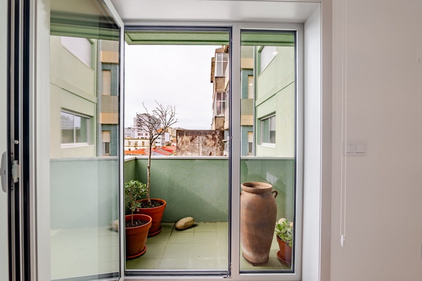 Two bedroom flat with balcony for sale in center of Porto, Portugal_357066