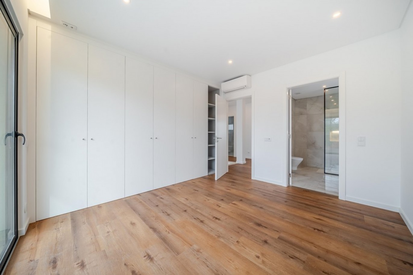 Nouvelle villa de 4 chambres, à vendre à Al-Sakia, Algarve, Portugal_357171