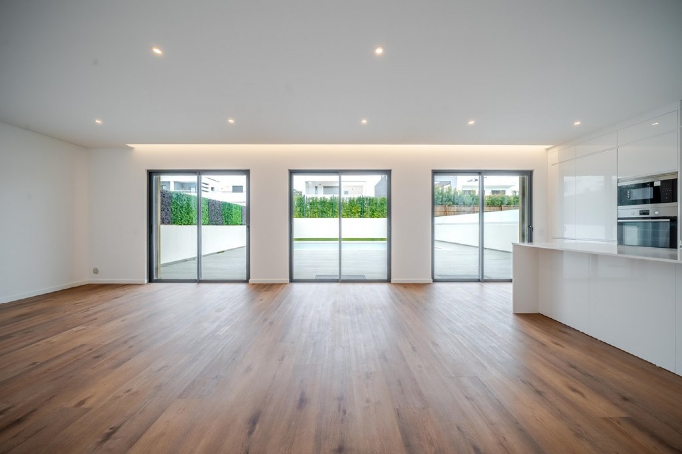 Nouvelle villa de 4 chambres, à vendre à Al-Sakia, Algarve, Portugal_357175