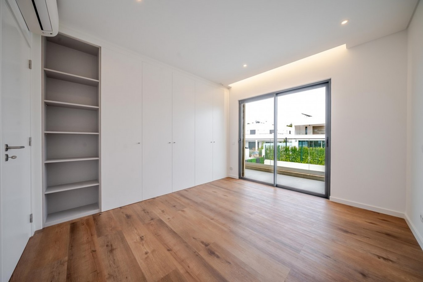 Nouvelle villa de 4 chambres, à vendre à Al-Sakia, Algarve, Portugal_357197