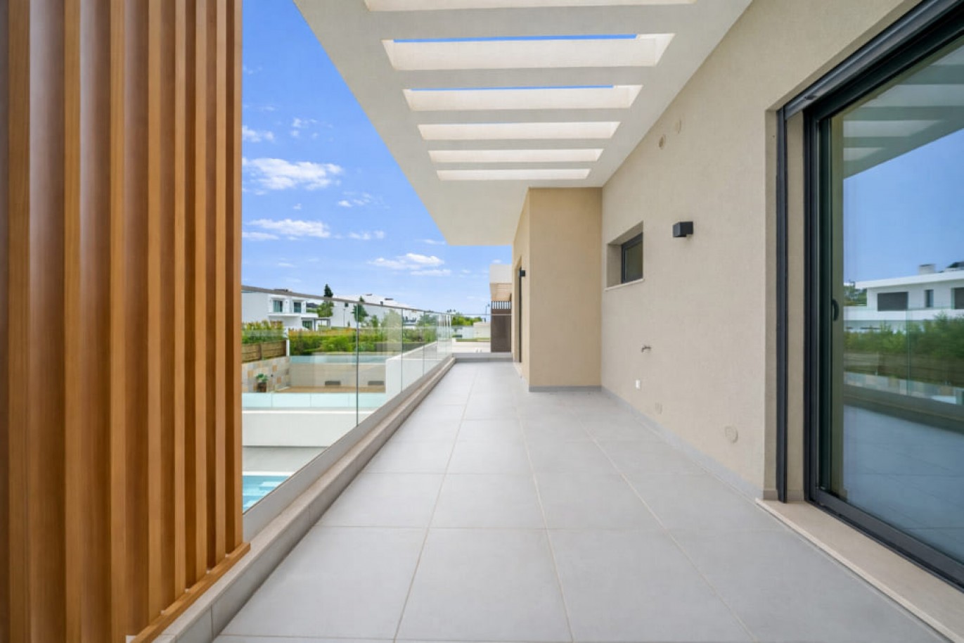 Nova moradia V4 com piscina, à venda em Al-Sakia, Quarteira, Algarve_357239