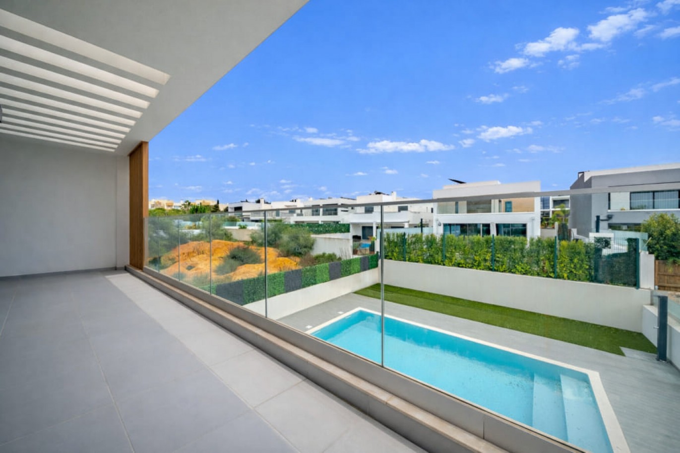 Nova moradia V4 com piscina, à venda em Al-Sakia, Quarteira, Algarve_357240
