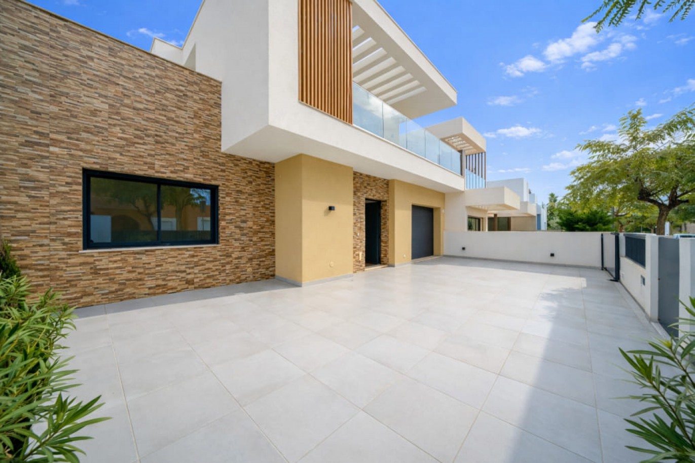 Nova moradia V4 com piscina, à venda em Al-Sakia, Quarteira, Algarve_357241