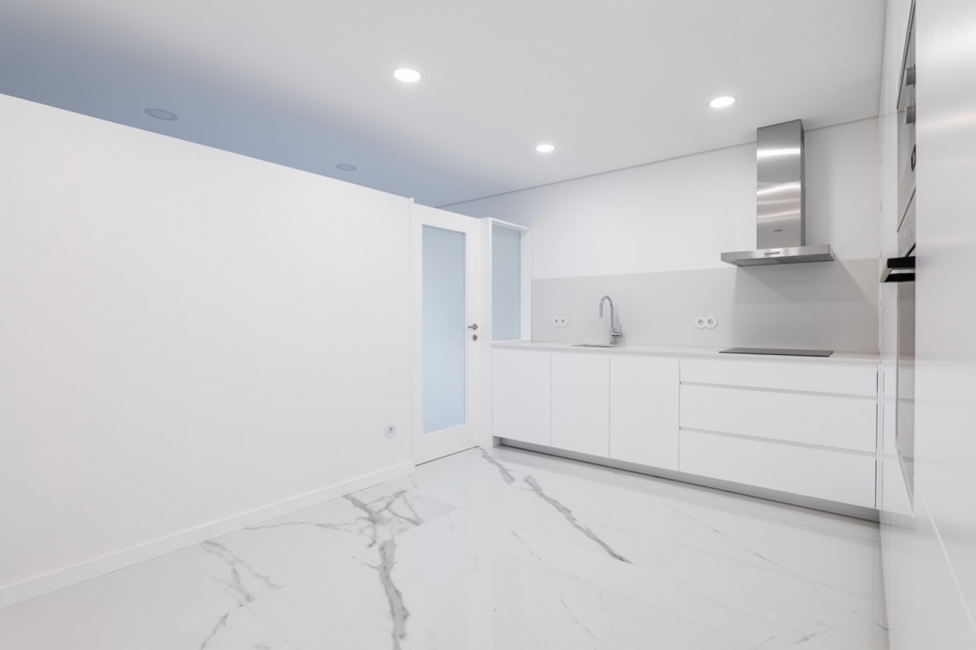 Refurbished 3-bedroom apartment for sale on Boavista in Porto, Portugal_357914