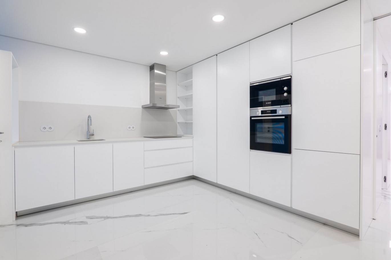 Refurbished 3-bedroom apartment for sale on Boavista in Porto, Portugal_357916