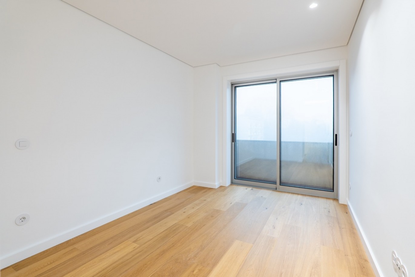 Refurbished 3-bedroom apartment for sale on Boavista in Porto, Portugal_357937