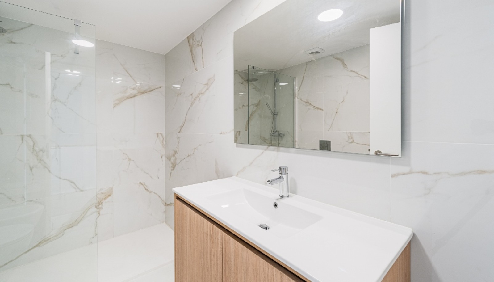 Appartement neuf de 3 chambres avec balcons à vendre Porto, Portugal_357976