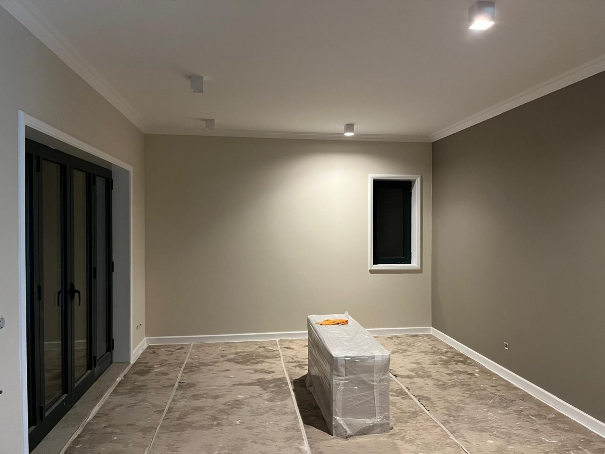 Refurbished four-bedroom villa with garden for sale in Maia_358046