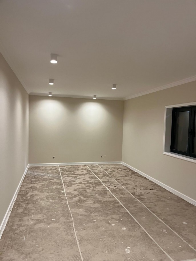 Refurbished four-bedroom villa with garden for sale in Maia_358053