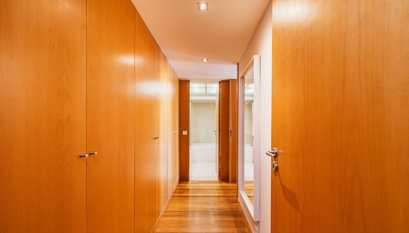 Three bedroom flatt with balcony for sale Leça da Palmeira, Portugal_358137