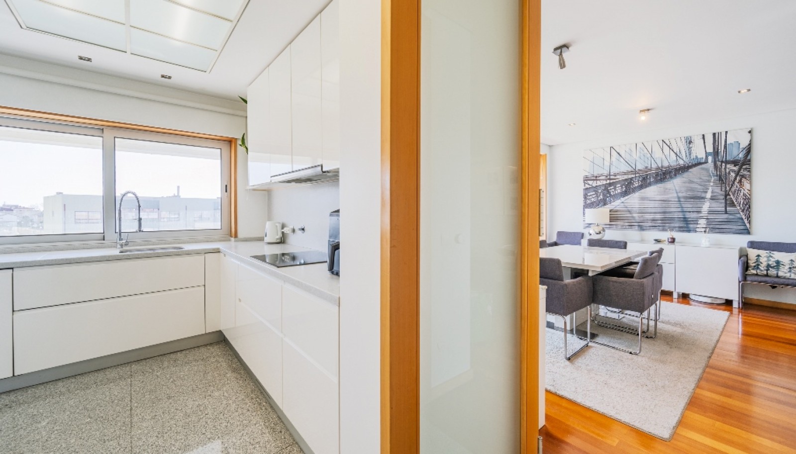 Three bedroom flatt with balcony for sale Leça da Palmeira, Portugal_358143