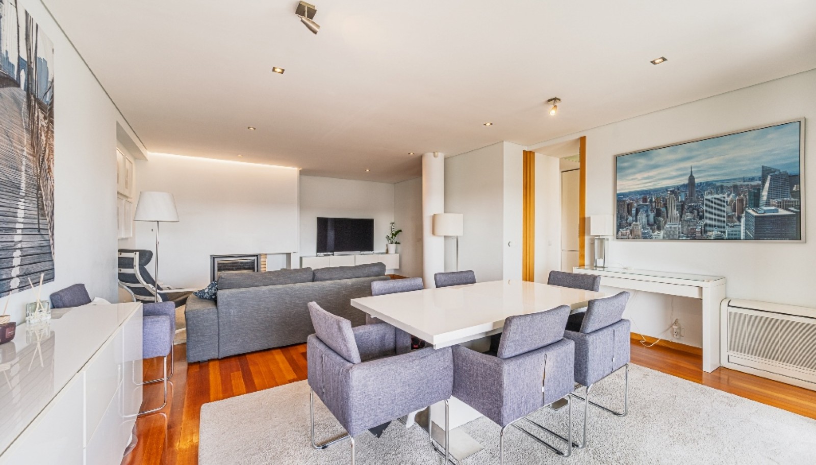 Three bedroom flatt with balcony for sale Leça da Palmeira, Portugal_358152