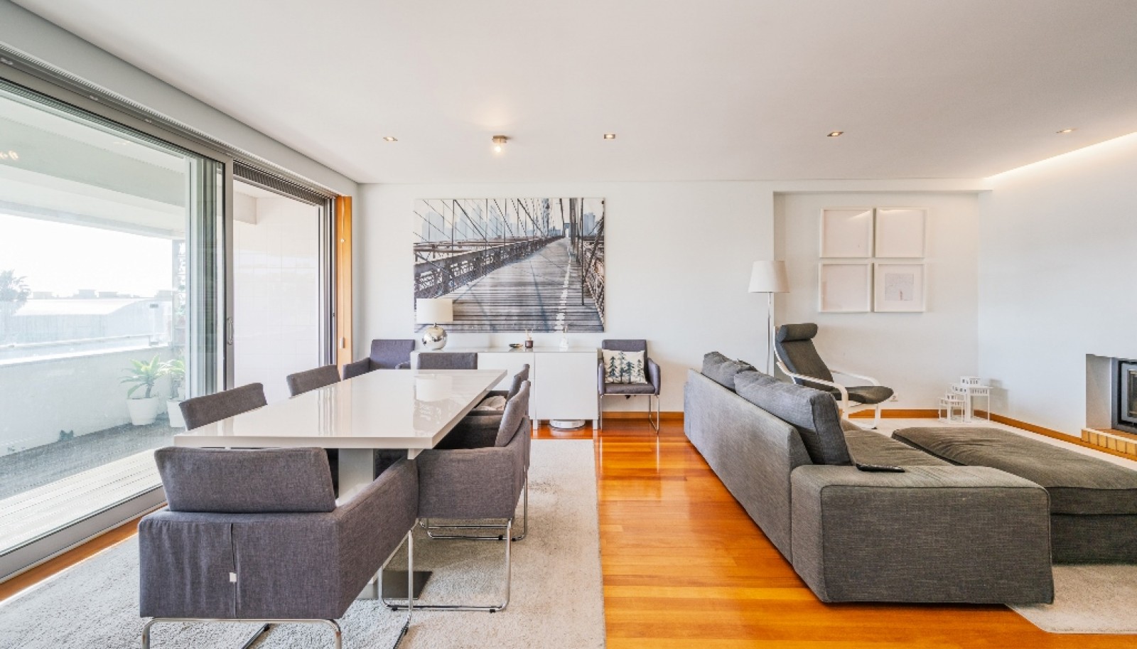 Three bedroom flatt with balcony for sale Leça da Palmeira, Portugal_358153