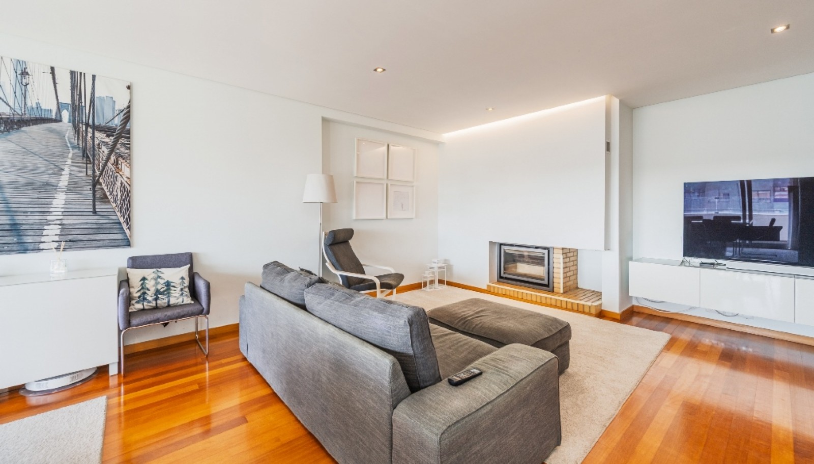 Three bedroom flatt with balcony for sale Leça da Palmeira, Portugal_358156