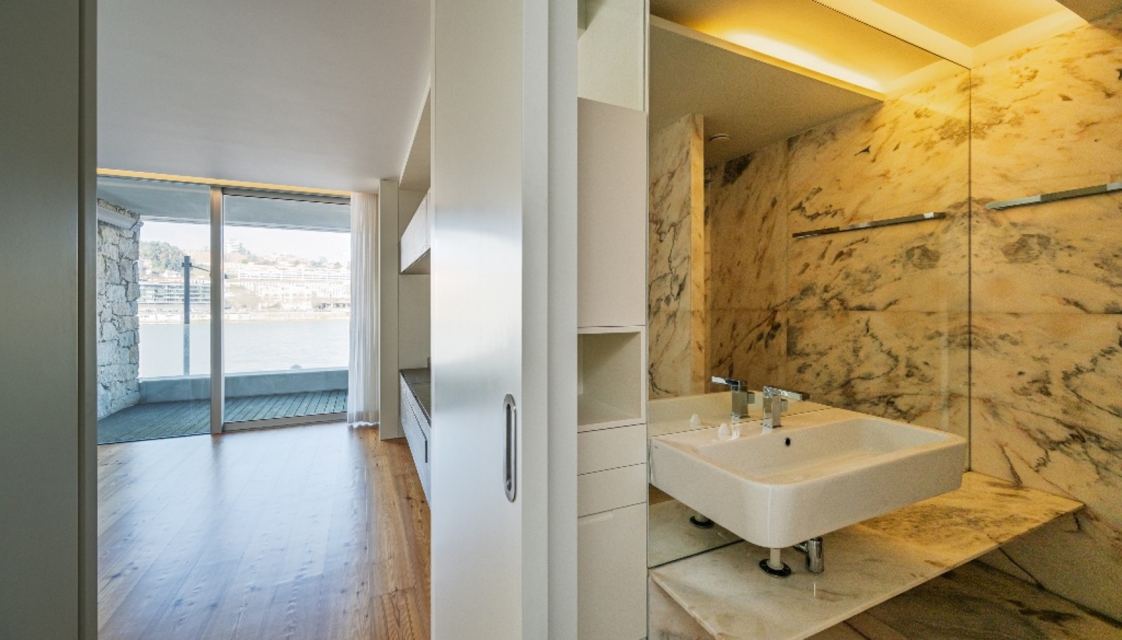 Piso dúplex de 3 dormitorios con balcón y vistas río en Gaia, Portugal_358170