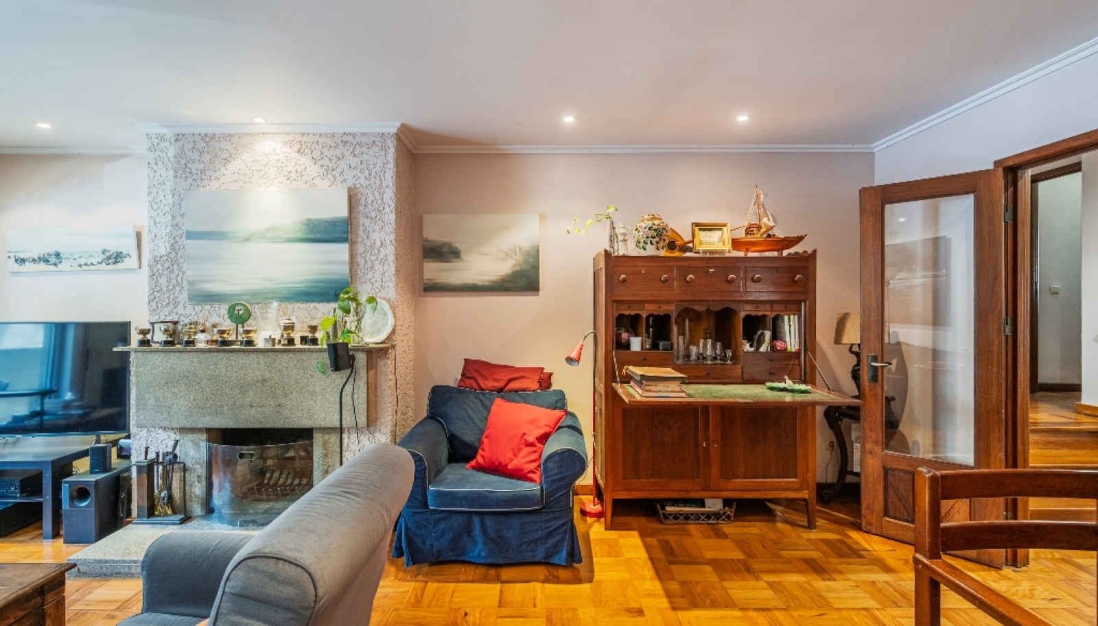 Three+one bedroom flat with balconies for sale Foz do Porto, Portugal_358758