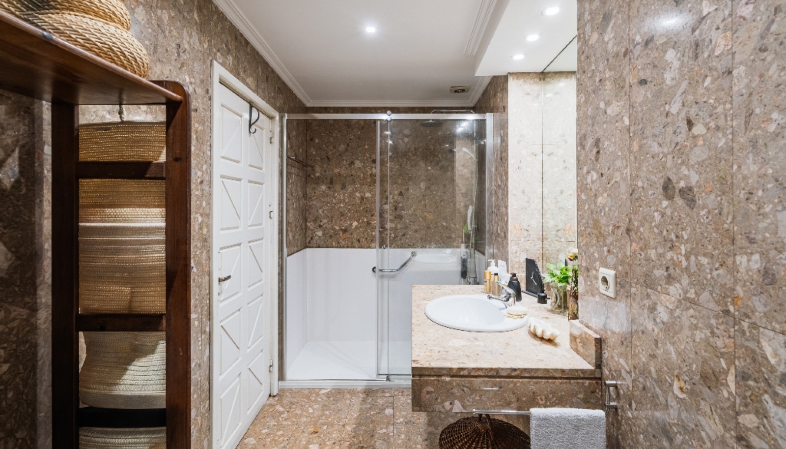 Three+one bedroom flat with balconies for sale Foz do Porto, Portugal_358777