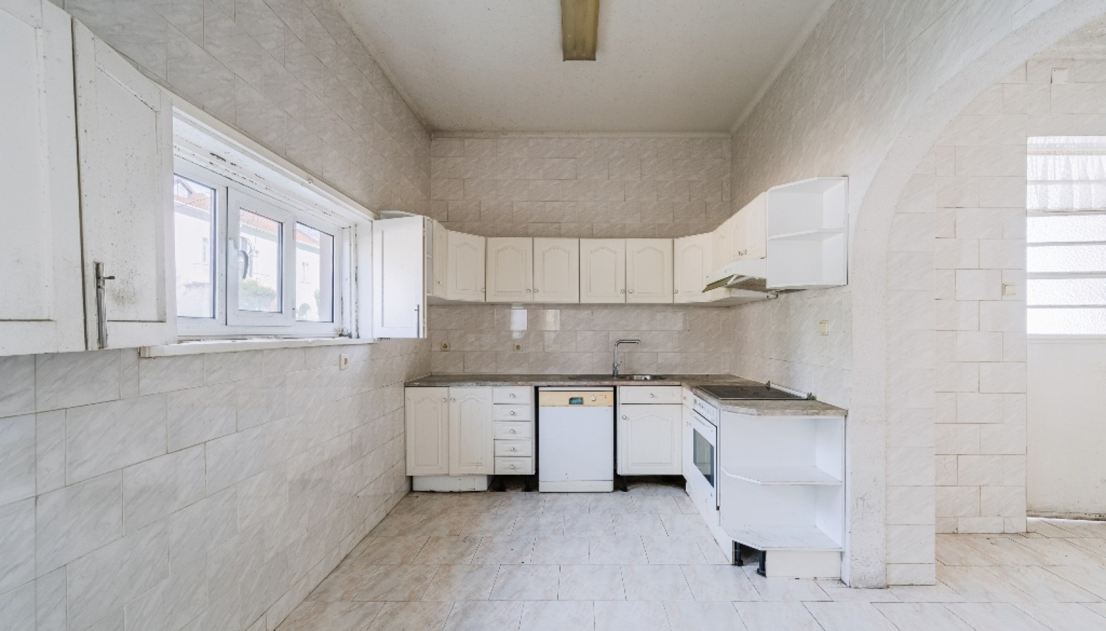 Moradia V4 com jardim para reabilitar à venda no Porto, Portugal_358796