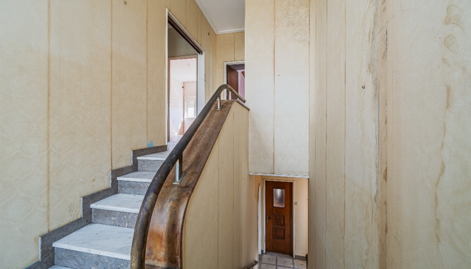 Moradia V4 com jardim para reabilitar à venda no Porto, Portugal_358809