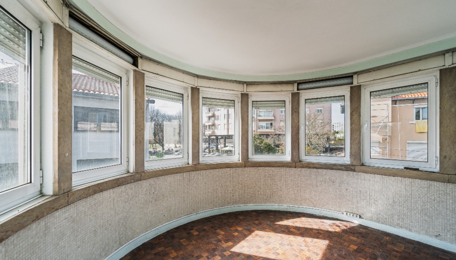 Moradia V4 com jardim para reabilitar à venda no Porto, Portugal_358815