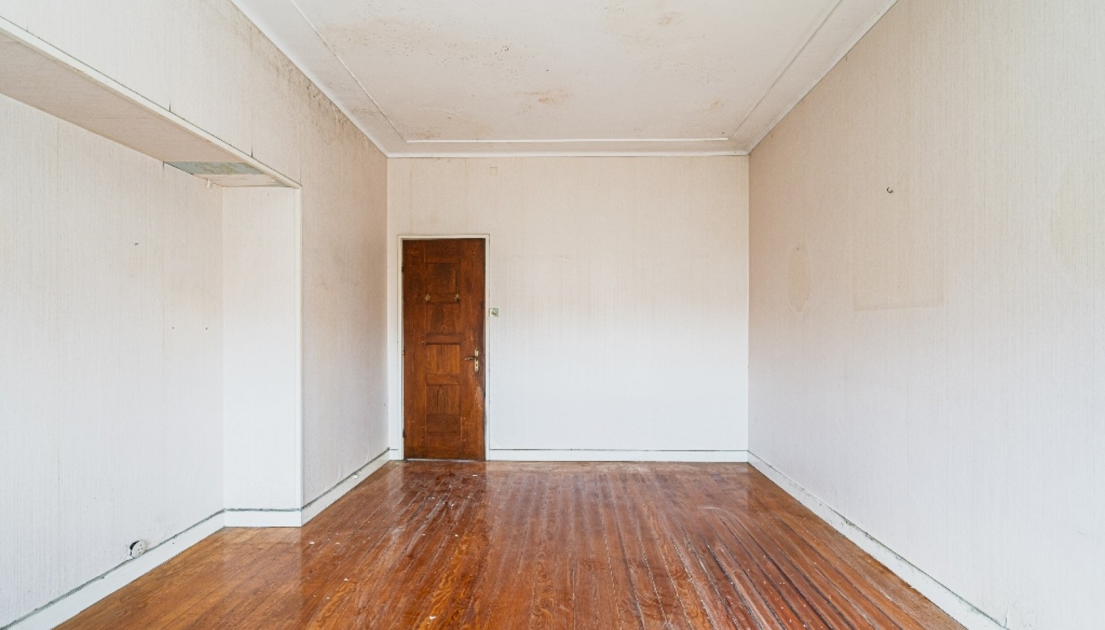 Moradia V4 com jardim para reabilitar à venda no Porto, Portugal_358821