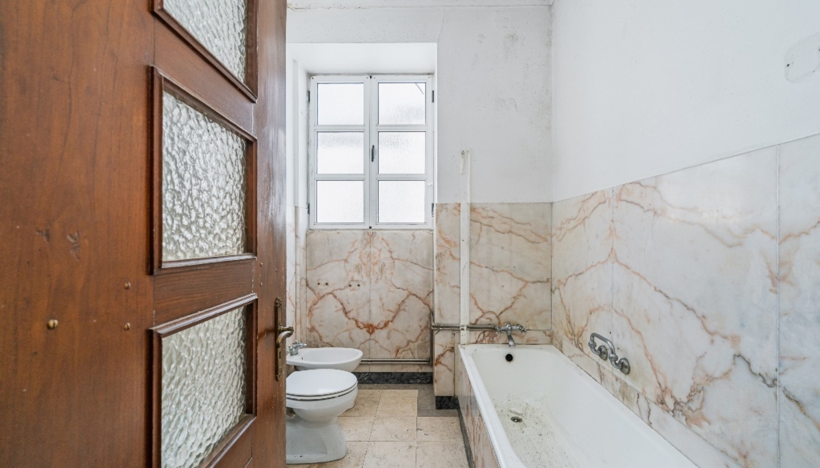 Moradia V4 com jardim para reabilitar à venda no Porto, Portugal_358822