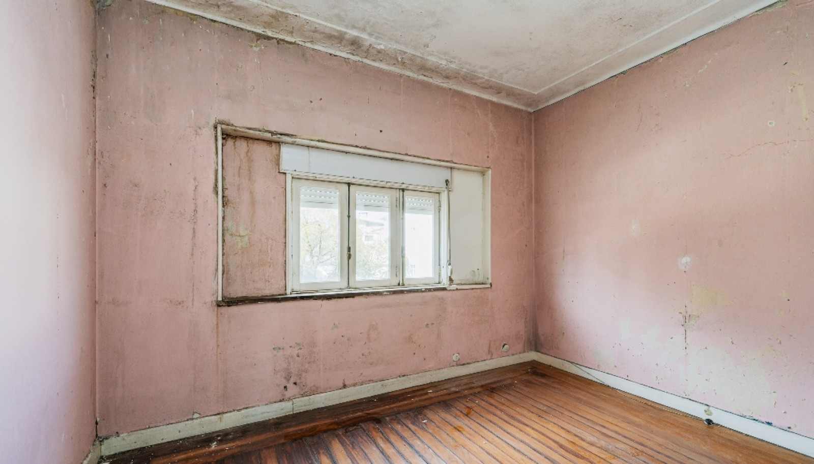 Moradia V4 com jardim para reabilitar à venda no Porto, Portugal_358823