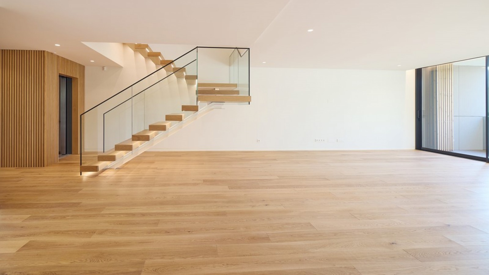 Four+one bedroom apartment with terrace and pool, in Foz, Porto, Portugal_358937