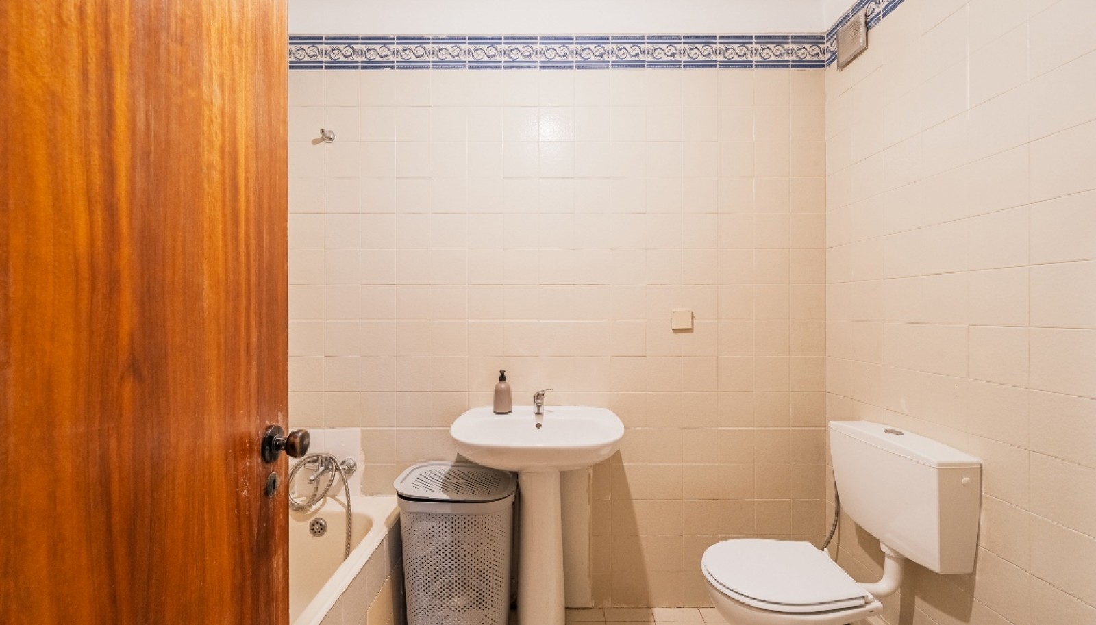 Large 3 bedroom apartment for sale in Pinheiro Manso in Porto, Portugal_359127