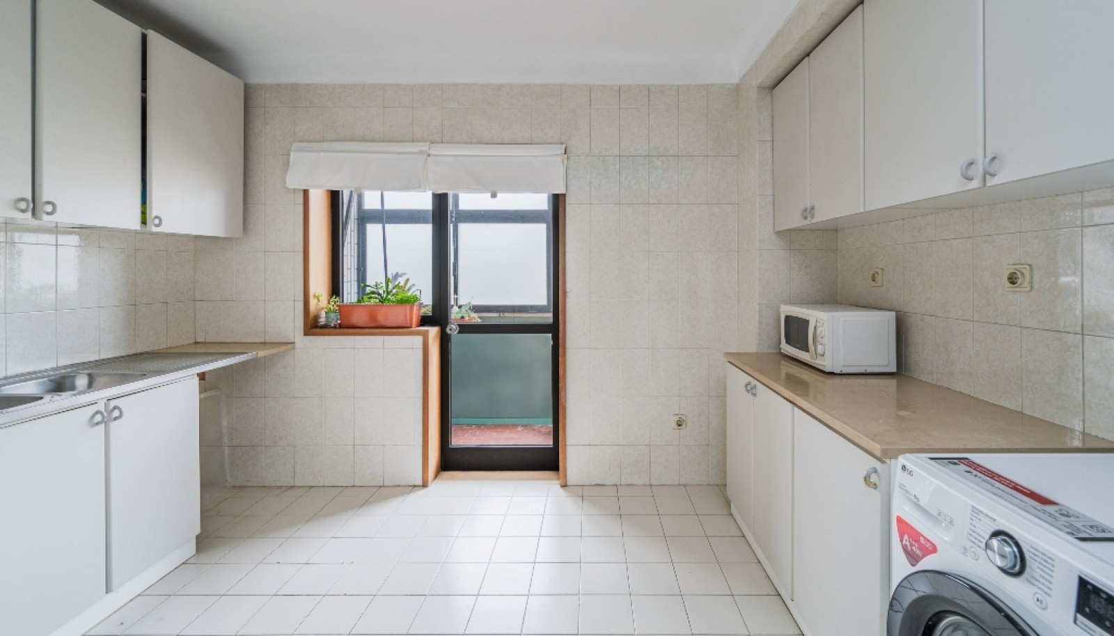 Large 3 bedroom apartment for sale in Pinheiro Manso in Porto, Portugal_359143