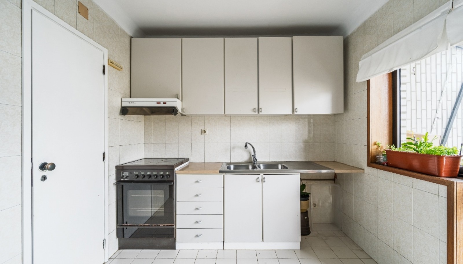 Large 3 bedroom apartment for sale in Pinheiro Manso in Porto, Portugal_359144