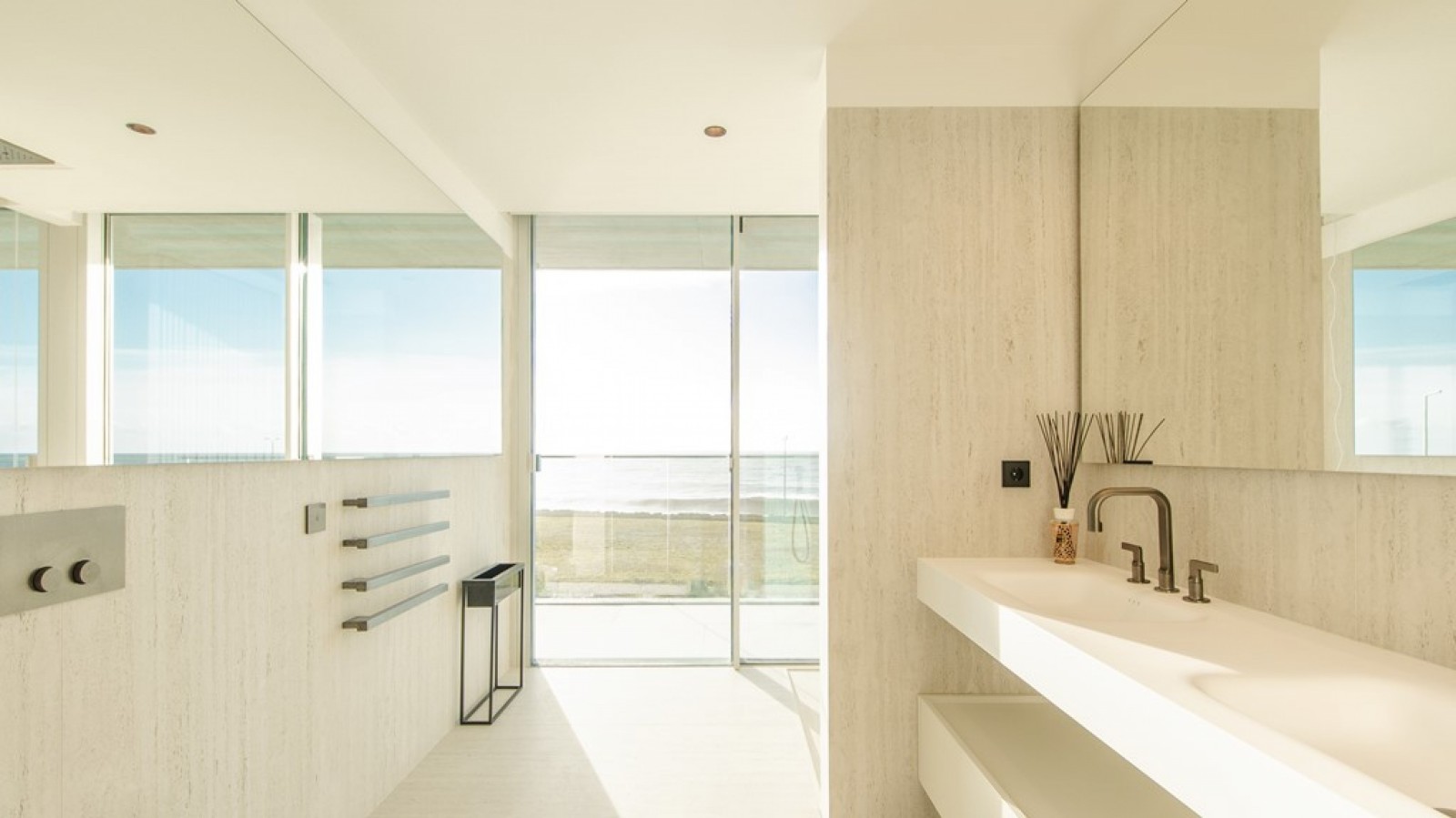 Four+one bedroom villa with sea view for sale in Foz de Gaia, Portugal_359276