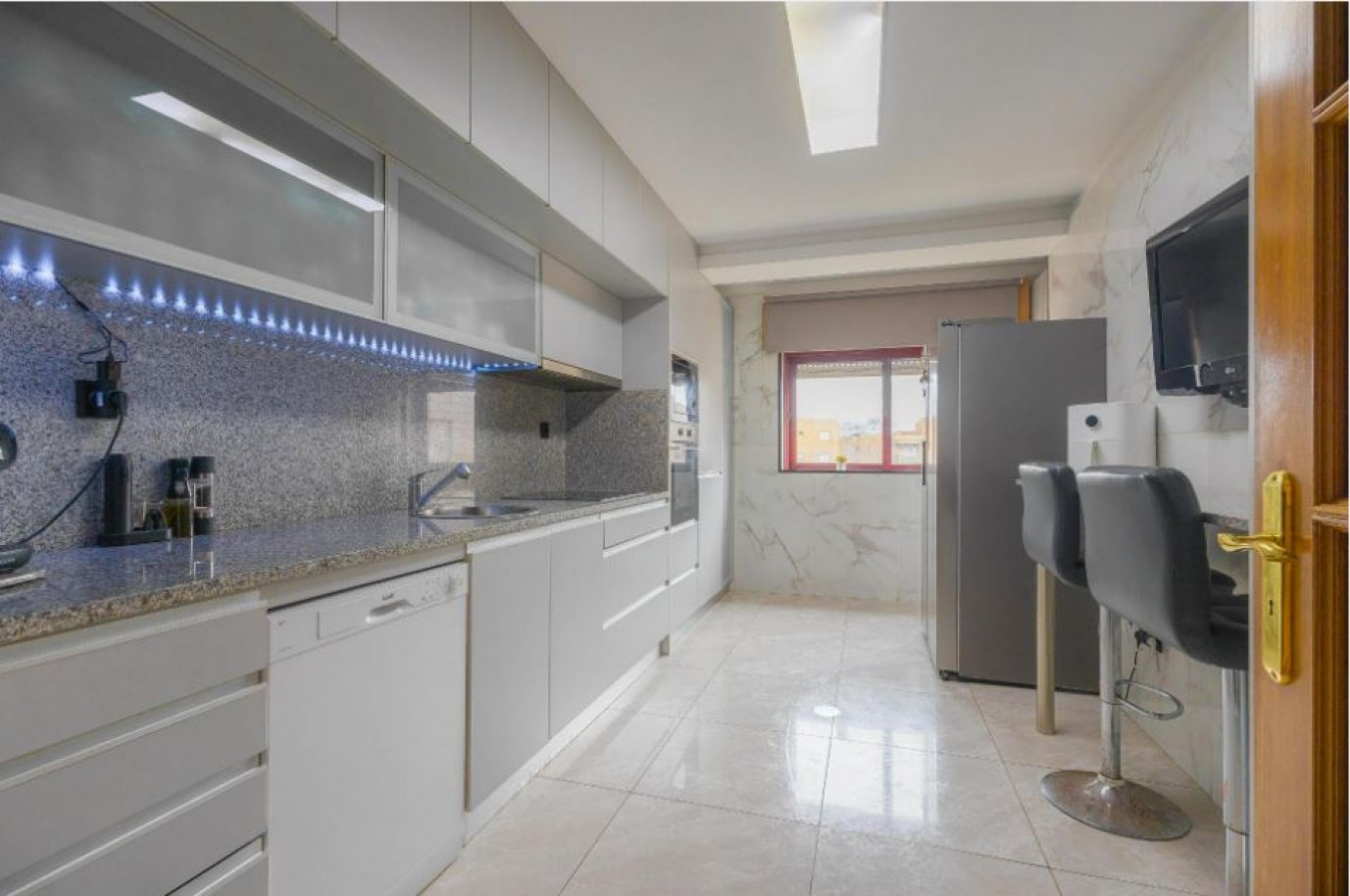 Three bedroom flat with balconies in Rio Tinto, Gondomar, Portugal_359435