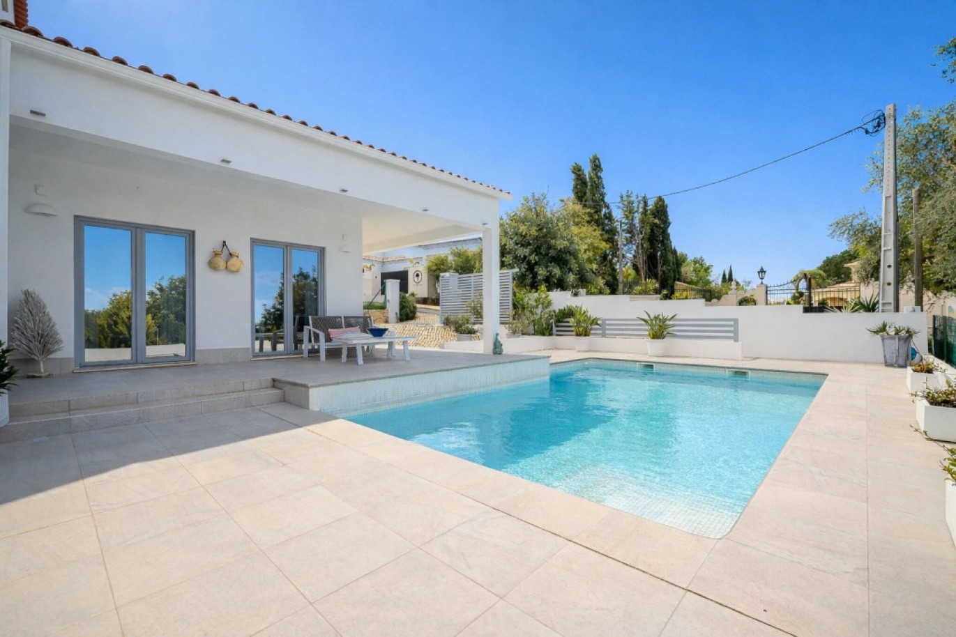 Luxury 3-bedroom villa with pool, for sale in Loulé, Algarve, Portugal_359673