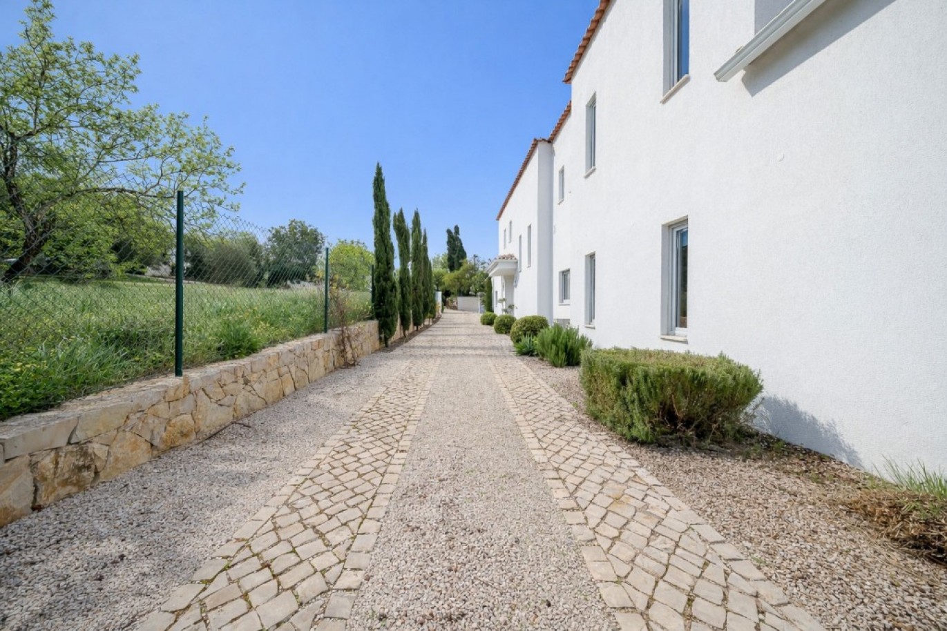 Luxury 3-bedroom villa with pool, for sale in Loulé, Algarve, Portugal_359674